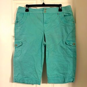 Gloria Vanderbilt Bermuda Shorts - Lt Green - Size 14P